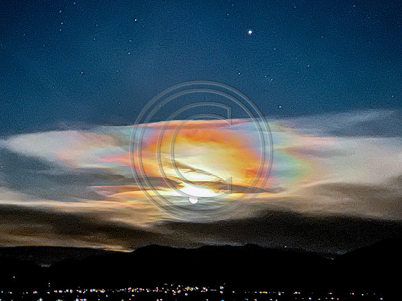 Moonrise in crystals